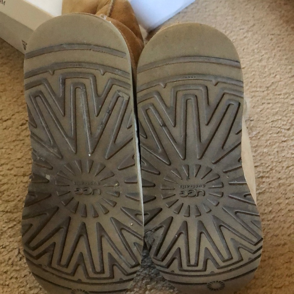 Bailey bottom Uggs good condition just little duty - Picture 4 of 7